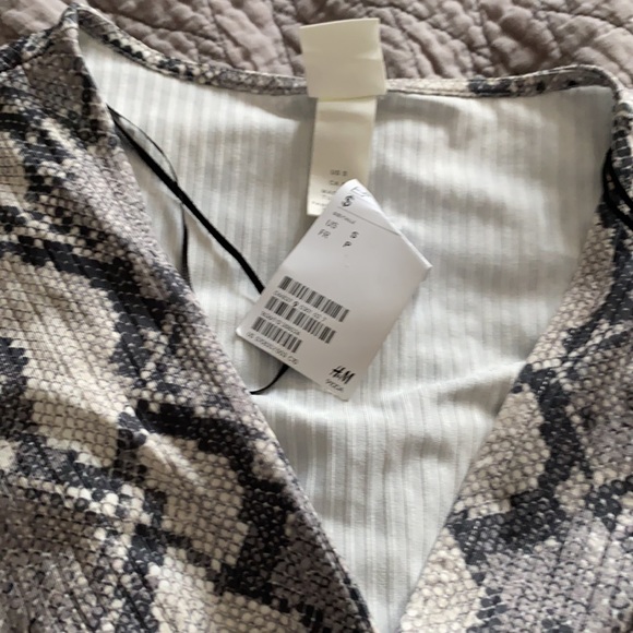 H&M body suit snake print - Picture 2 of 5